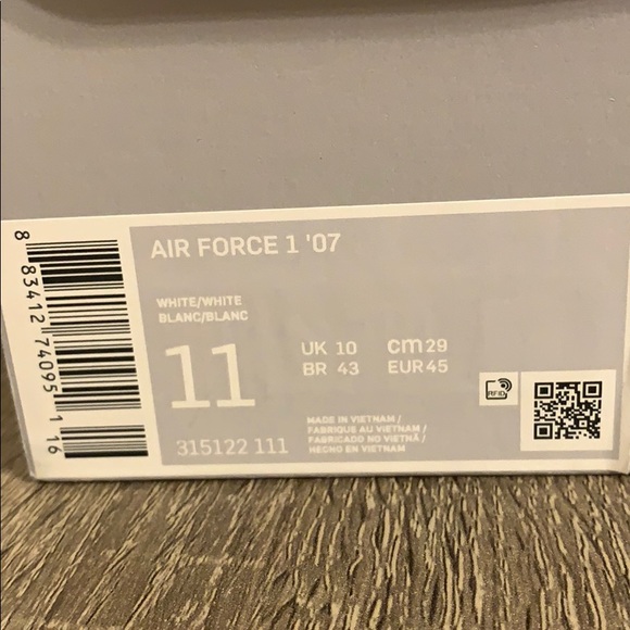 Air Force 1 - Picture 1 of 3